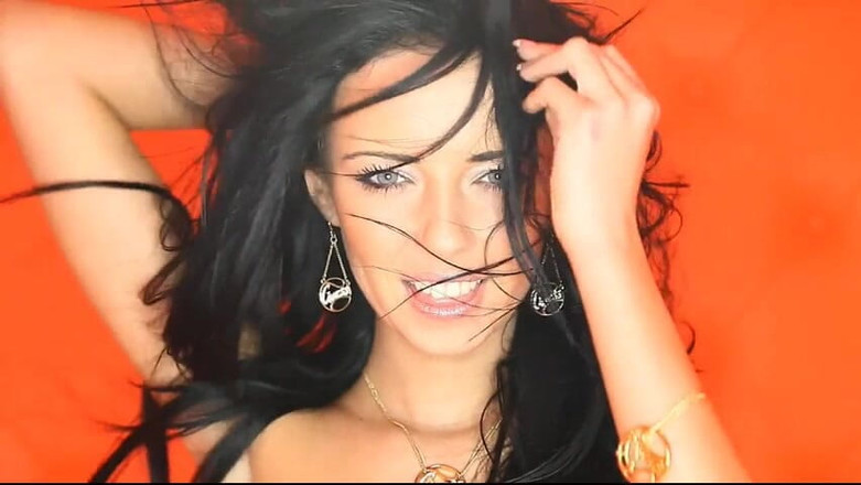Watch4beauty: Casting Giny Devine