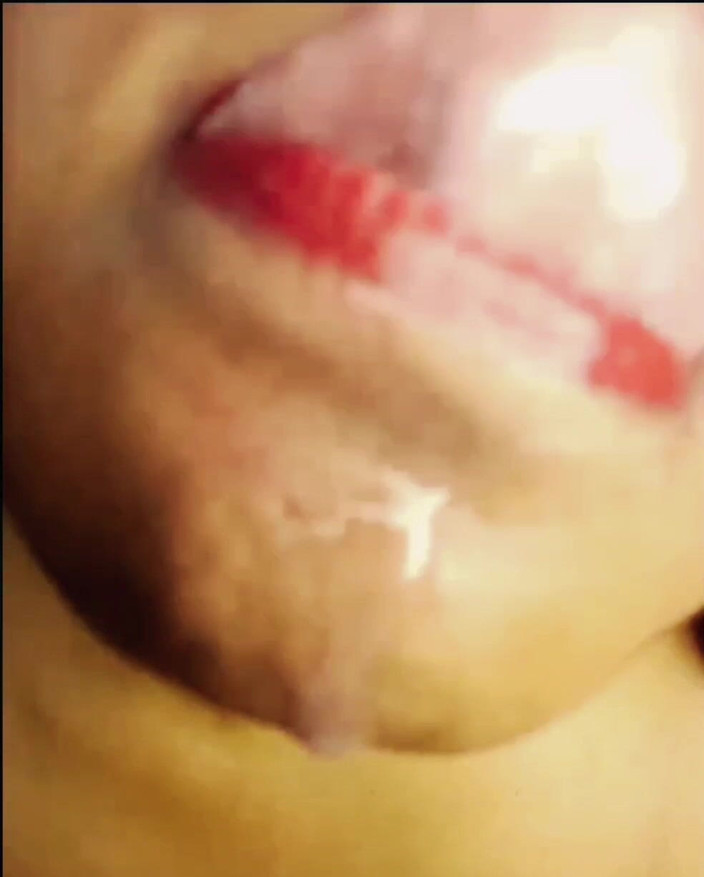 HotlisaAct: 热辣的印度女孩在家里的自我满足