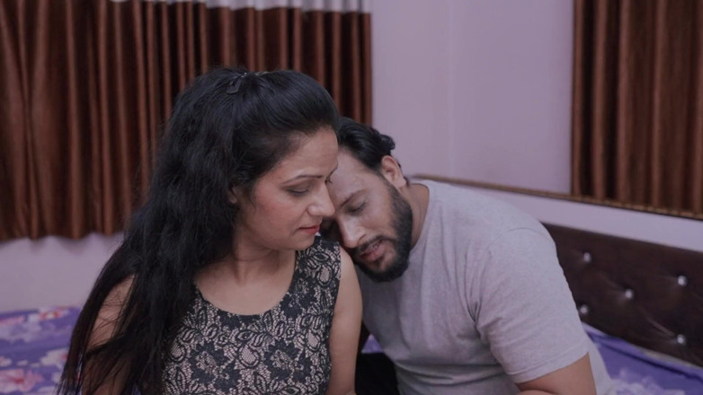 HotMaal69: Sexy indická bhabhi svedla mladého chlapce za peníze
