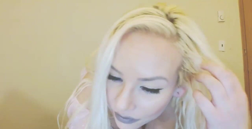 Bustyvlonder: Ciao sexy! Ecco un paio di video hot di me...