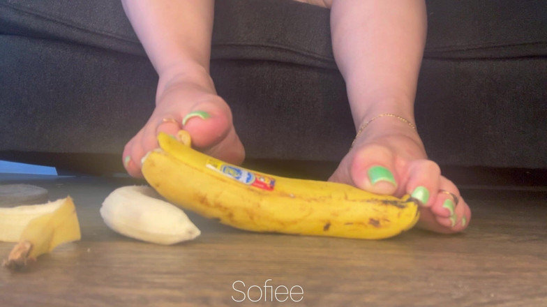 SofieeSoles: 2 quả chuối chống lại những con cu màu xanh...