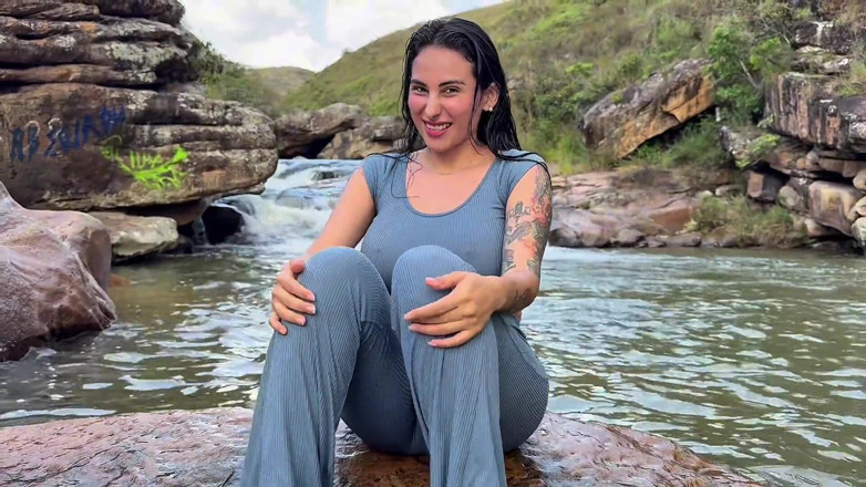 Jenifer Play: Seks Di Sungai Dengan Sahabat Pacar Saya