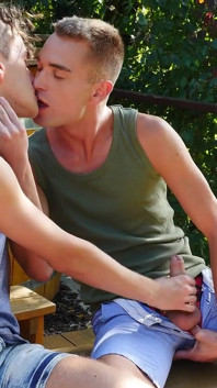 Twink duo ile döl dolu kabin eğlencesi