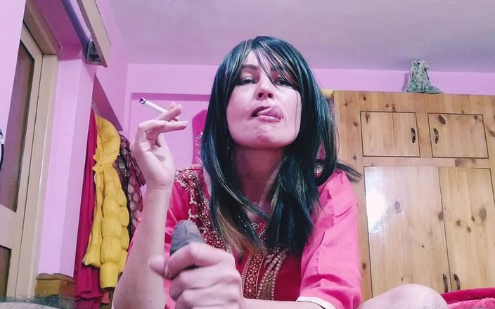Bolly Karma: O mamă sexy drăguță atinge pula și se joacă în timp ce...