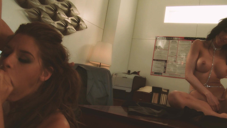 DARVASEX: Hot Flight Scene 2 Booties Brunettes Fucking Together with a Big...