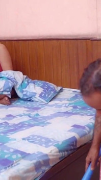 Indyjska milf Malkin uprawia seks ze sługą! Desi seks