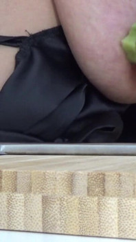 Big Hanging Tits Cook Breakfast