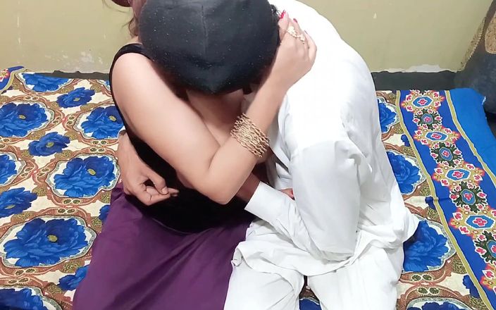 HotQueenPk: India caliente mucama follada duro en cuatro por su jefe...