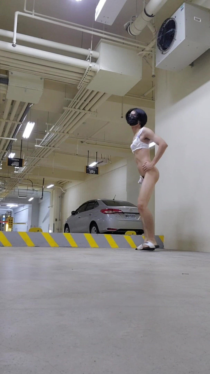 NotAFuta: 作为暴露狂尝试我的新 C 字符串：d