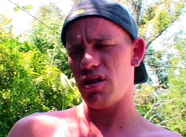 Bareback TV: Jebanie w dupę uwielbiają seks przy basenie