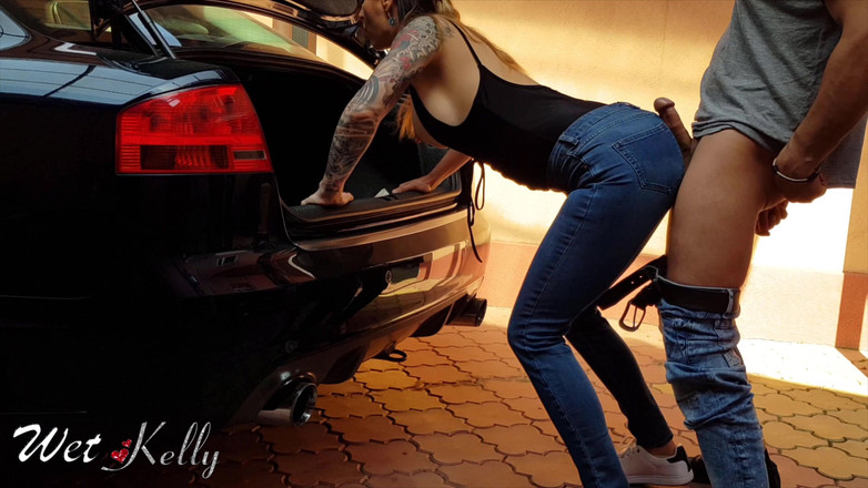 Wet Kelly: 청바지에 핫한 마른 험핑과 정액