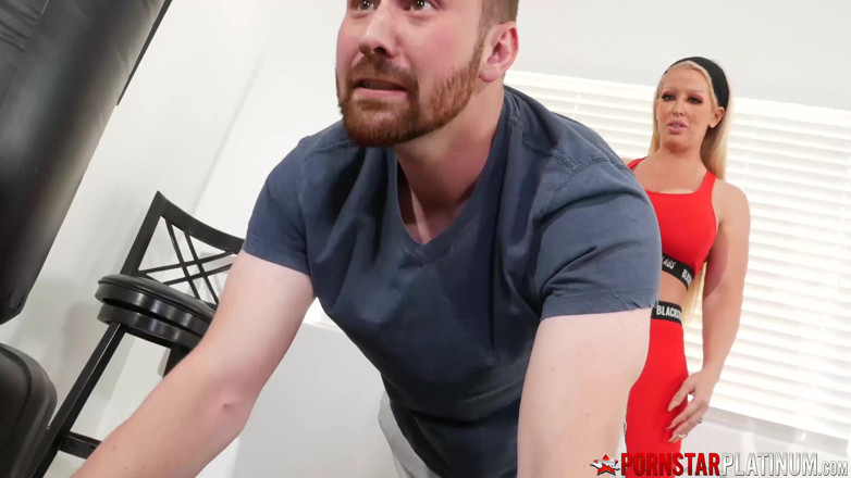 Pornstar Platinum: PorNSTARPLATINUM - Alura Jenson scopa Keith Grimm dopo l'allenamento