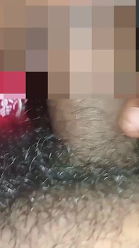 Tamil esposa juega a su marido polla, lengua inclinada y bocada de semen