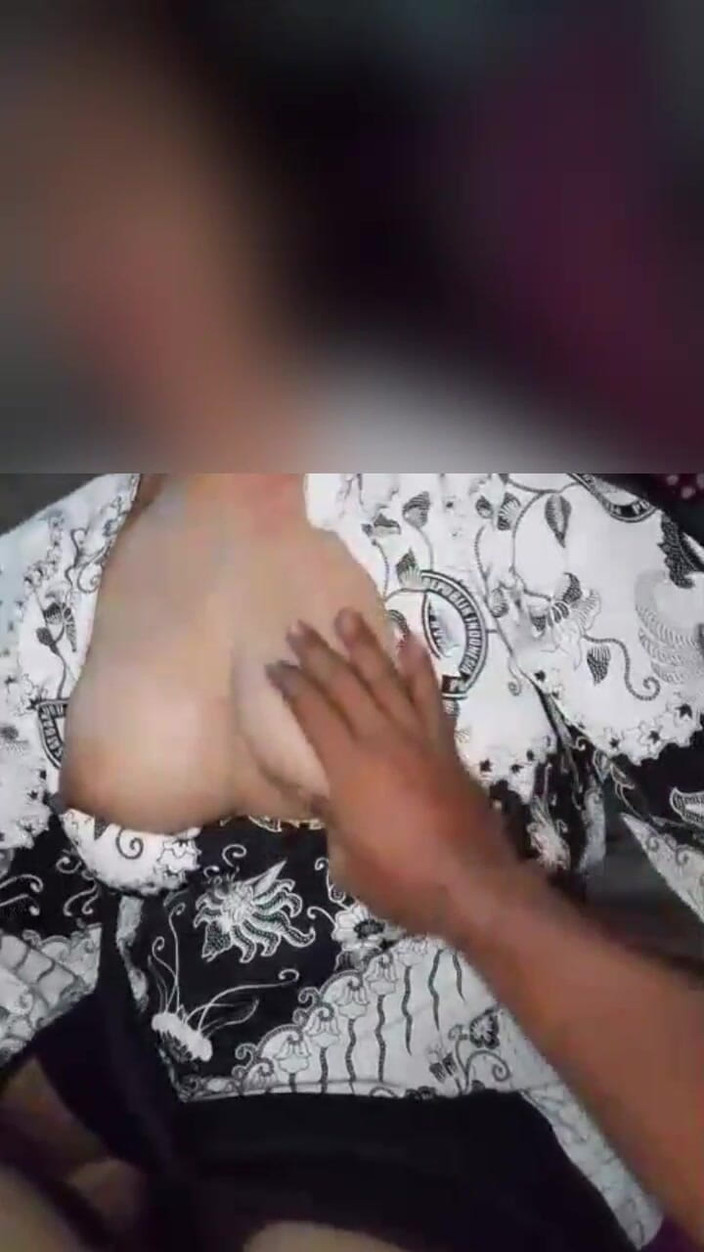 Astriana88: Un'insegnante che aveva una riunione con il suo capo è stata...