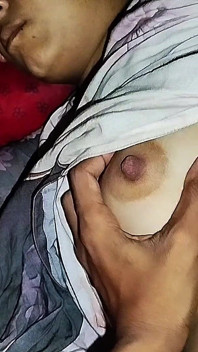 18 bengalisches heißes mädchen, kleine muschi und milchig heiße titten