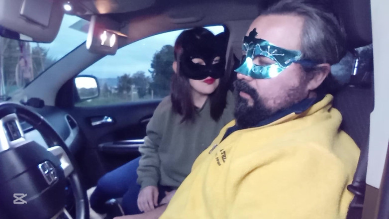 Mois Fantasys: Ansiktet slår i bilen