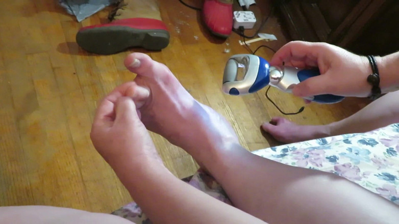 BBW nurse Vicki adventures with friends: Nurse Vicki grinds her toe nails down with her electric...