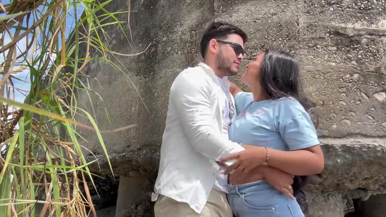 EMY_AND_JONH: Encontré una latina cachonda en el río y disfruto follándola