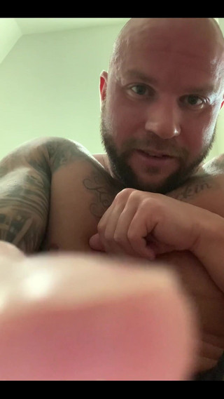 Jasons feet: Líbí se mi být obrem a používám tě, jak chci