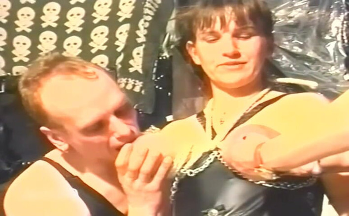 Hardcore slave sex: Slav mjölkar
