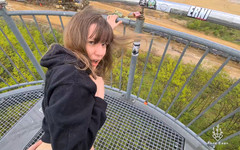 Anne Eden: Riskantster cumshot-quickie am Public Viewing point