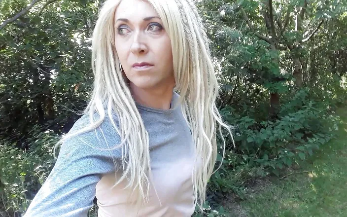 The Midnight Minx: Crossdresser walk about