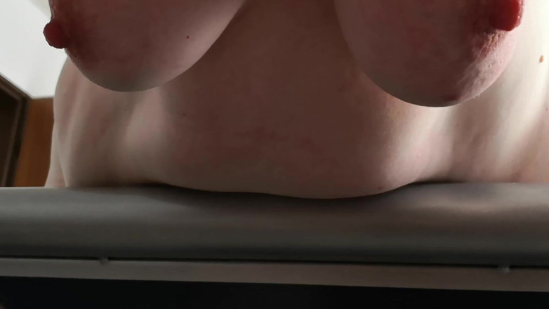 Bouncy Tits Action: Mainin toket