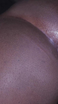 Ébano Anus Hole Inflado por um grande pau branco e gozada interna