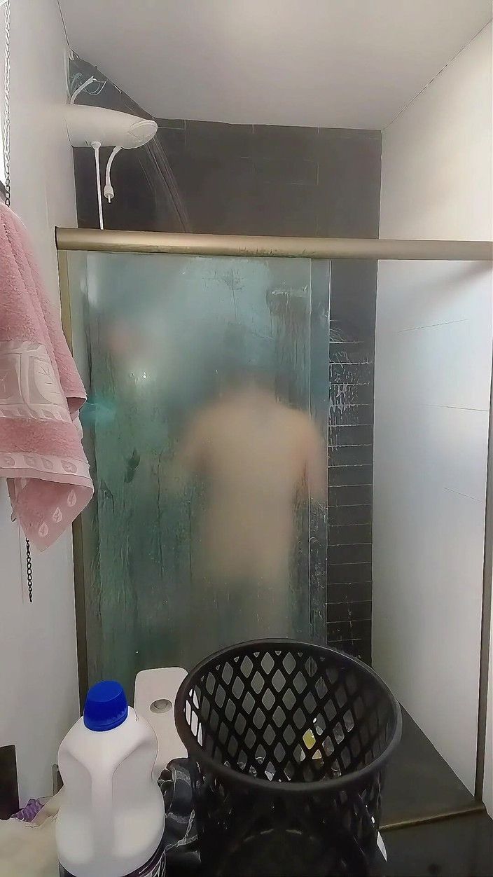 Marcosninfo: 妻が来る前に家のトイレ掃除をする人妻に屈辱を受けました。