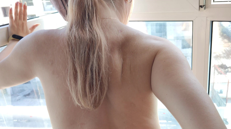 Hairy couple: 毛茸茸的青少年 18+ 在新楼对面的窗户前冒险做爱