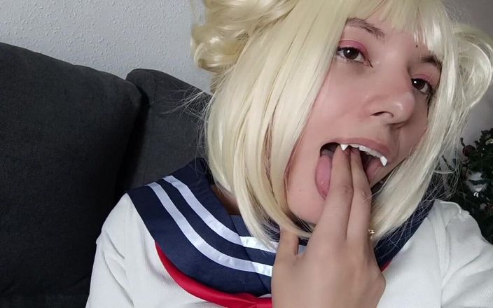 Softbrattypuppy: Puta cosplay - Toga Himiko (boku no hero) masturbándose y jugando con...