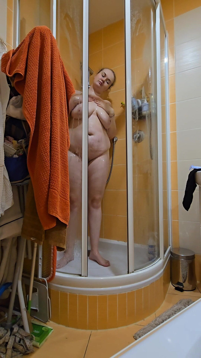 HNC Productions: Bini montel comel dengan tetek besar lembut semula jadi dan...