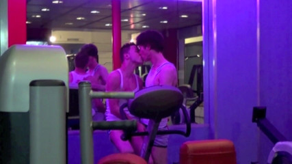 French Twinks Amator videos: セクシーなイケメンケビンのお尻積によるCalixteと大きなコック