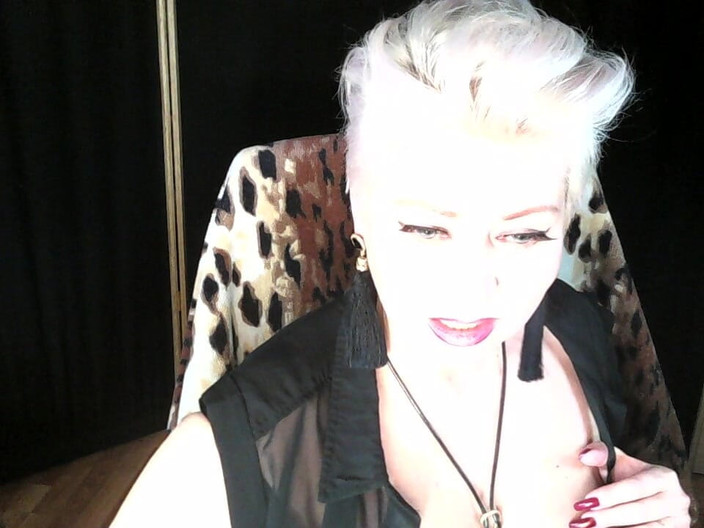 AimeeParadise: Sexy ruská zralá MILFka Aimeeparadise a její soukromé show...