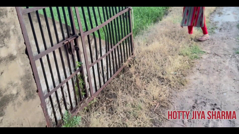 Desi Club House: Venkovní riskantní sex s indickou bhabhi čůrá a natáčí ji její...