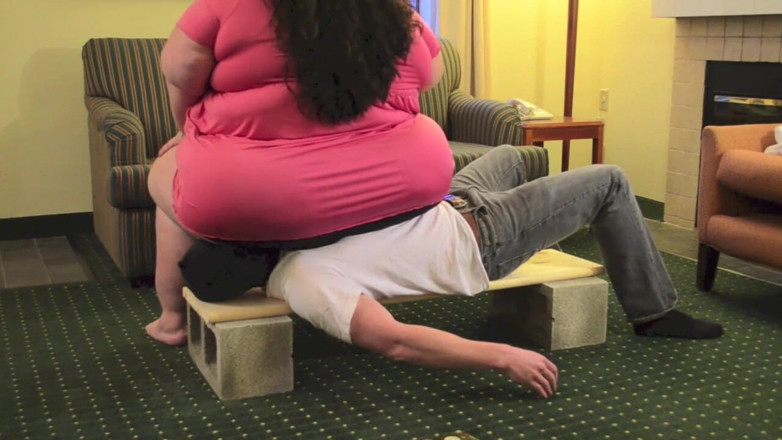 Full Weight Productions: Luna pembe tahtalı