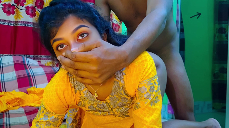 Laila xxx porn169: Moje desi nevlastní sestra si prstovala kundičku, pomohl jsem jí...