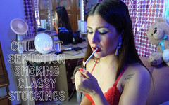 Anitta: Stoking berkelas dan rayuan rokok
