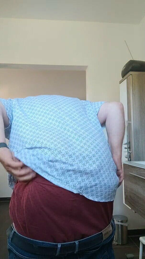 Karlchengeil: Krátká prdící kompilace