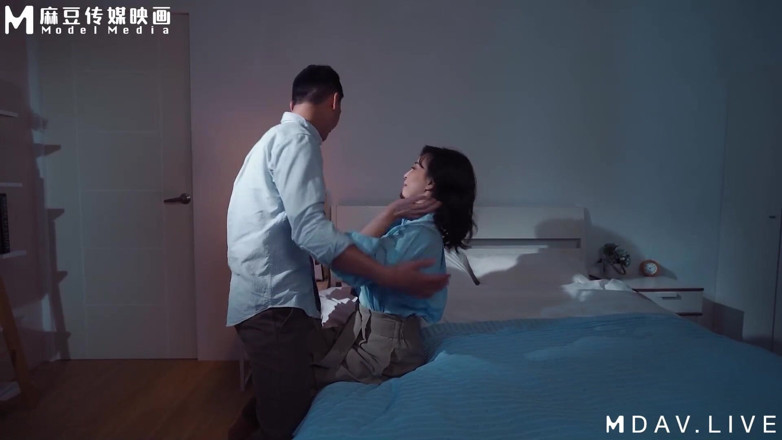 ModelMedia Asia: Mann-0003 liebe, die nicht berührt werden kann