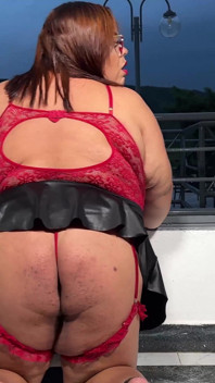 Velká kráska angel v další extrémní mokré sexuální polykání orgie