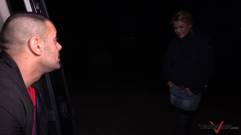 Take Van: Bionda salvata da uno strano tassista sceglie il furgone con...
