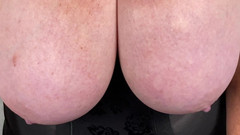 Mr MF: Mrs परिपक्व पैरों से पता चलता है बंद उसके खुले क्रॉच गर्डल