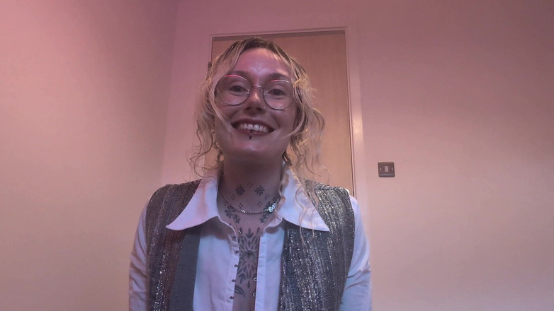 Goddess Transcendence: Makelar seksi ini udah putus asa untuk bisa jual