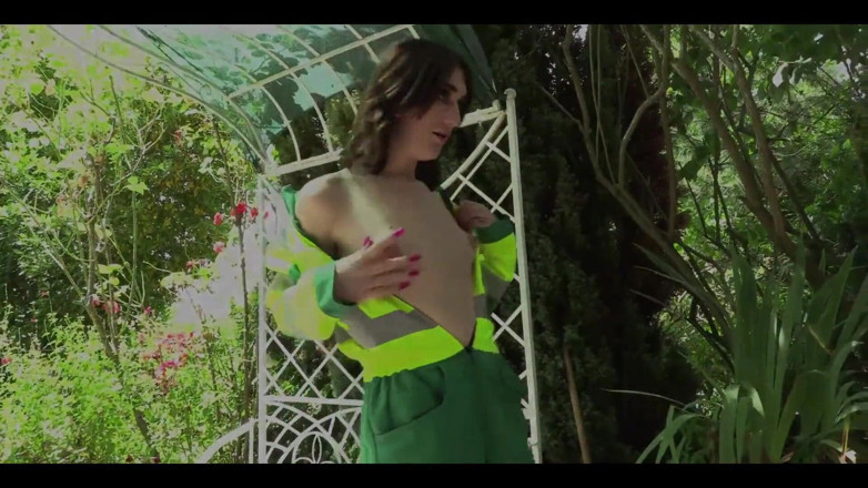 Hpg trans: Trans carina si fa succhiare il cazzo