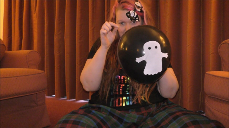 Mxtress Valleycat: BBW having fun with balloons