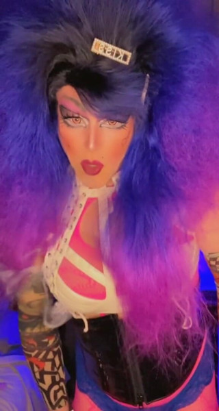 Shelly Robertss: Let me love you