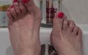 UK Joolz: Tootsies pintadas de rosa na hora do banho!