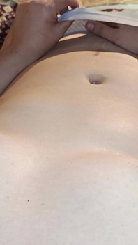 Pov, fingering memeknya di balik celana dalam, masturbasi