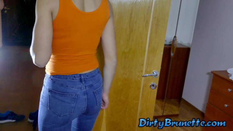 Dirty Brunette: Jeans ajustados, sentada en la cara, morena